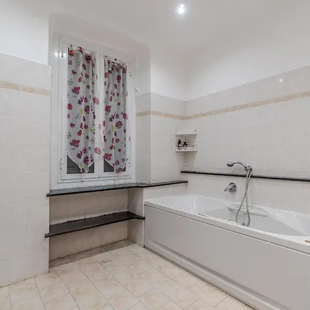 Porto Antico Functional & Roomy Flat *