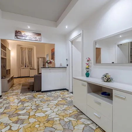 Porto Antico Functional & Roomy Flat Apartment *